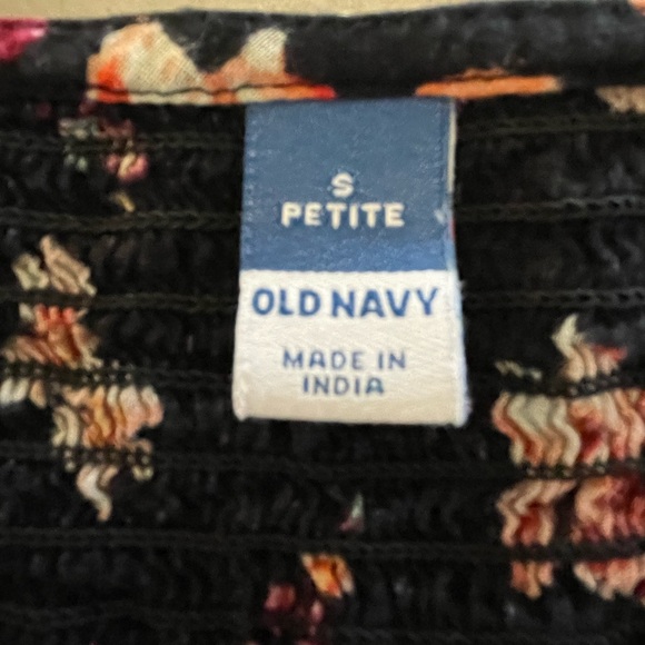 Black Floral Smocked Peplum LS Top - Picture 6 of 7